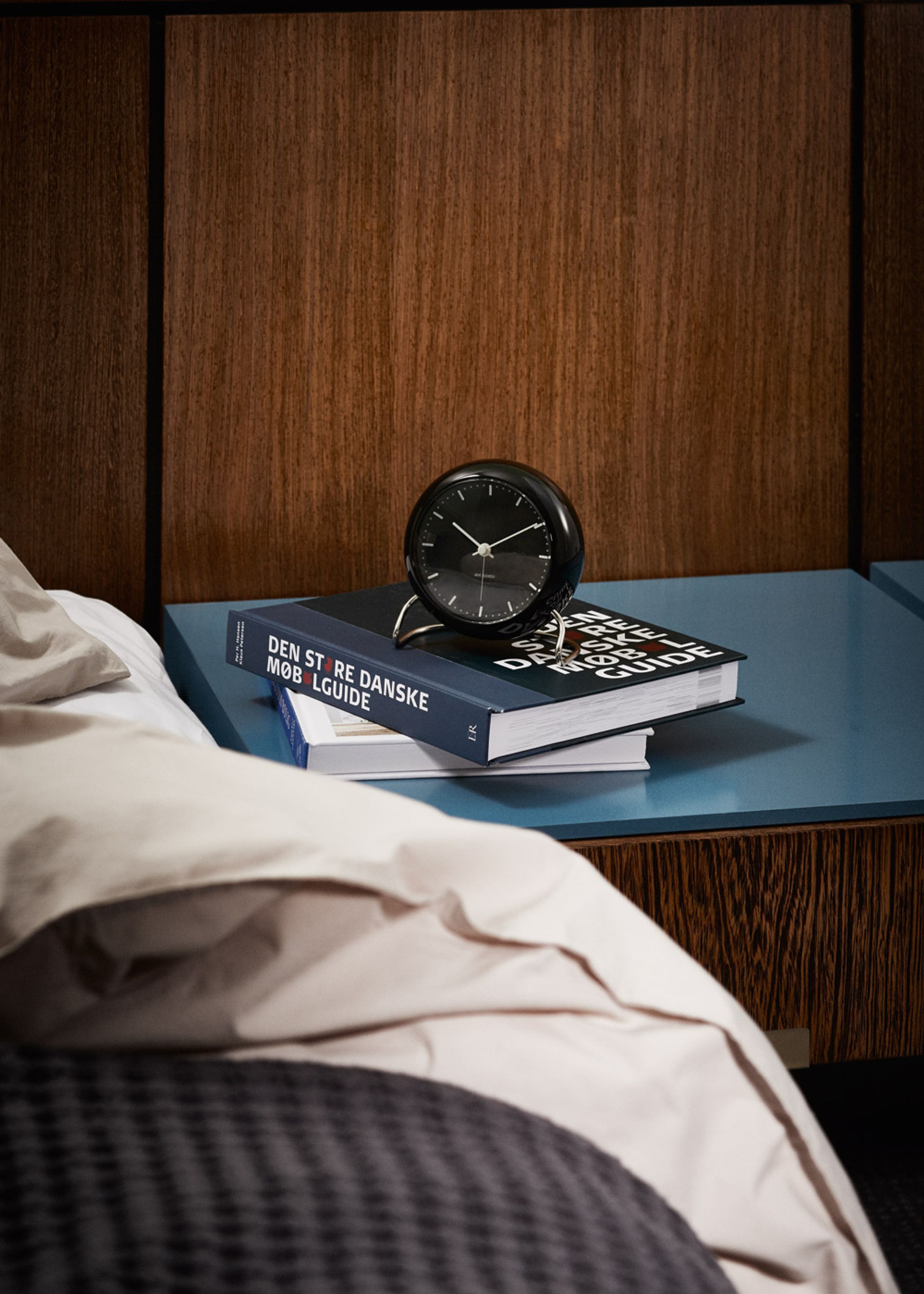 Arne Jacobsen - A partir de - City Hall Watches - Table Clock Ø11