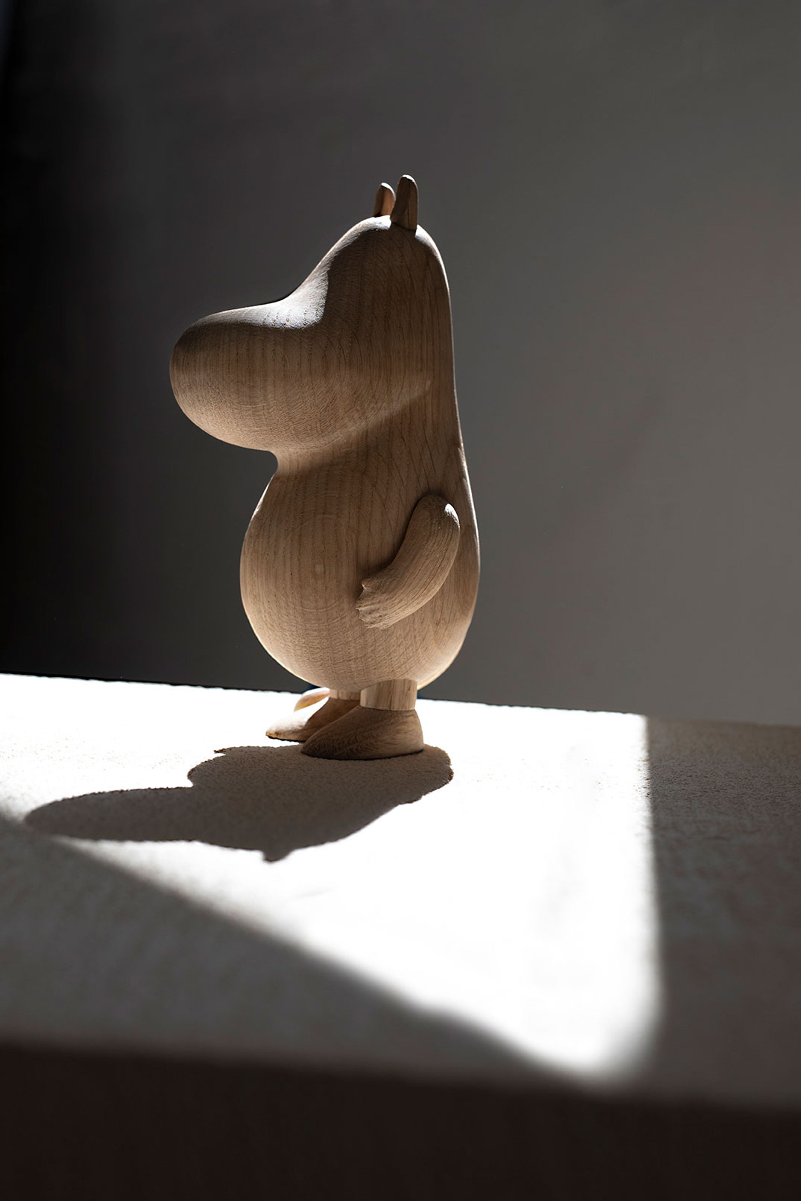 figurine moomin troll - chêne - h 24 cm - boyhood