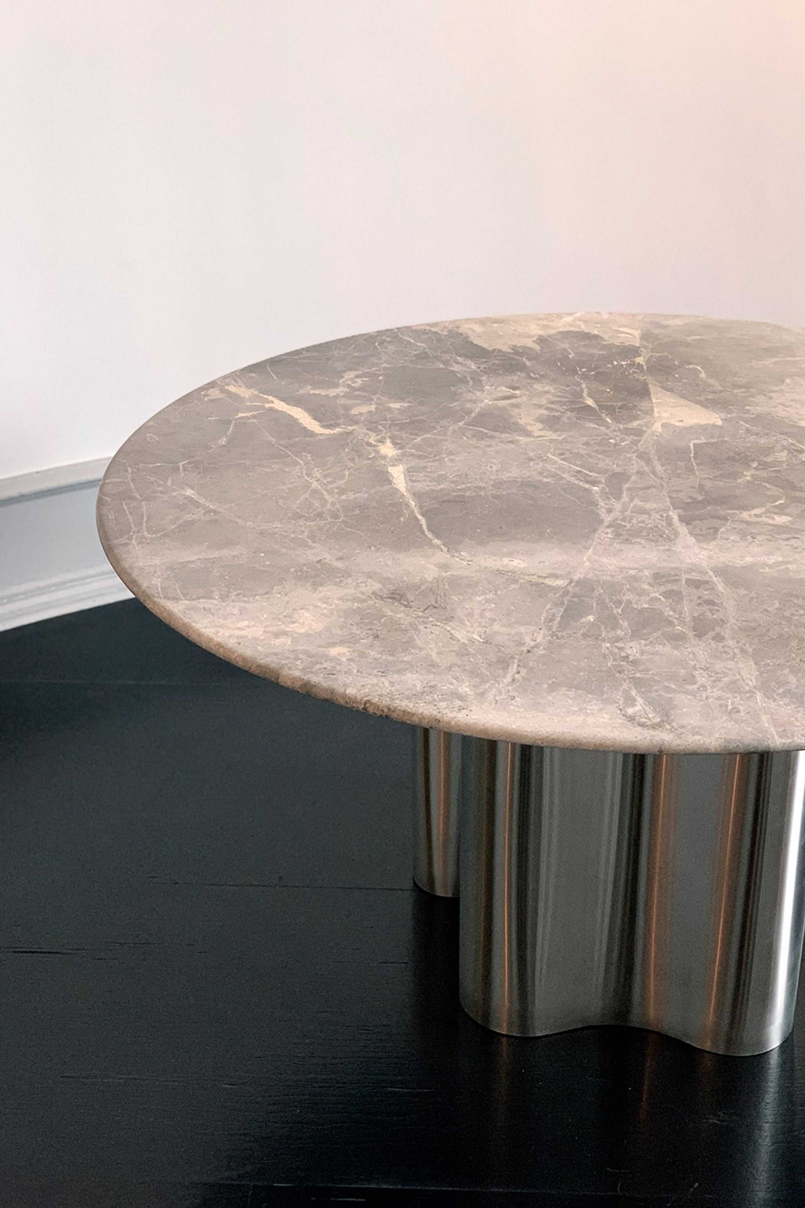 CAIA LEIFSDOTTER DESIGN STUDIO - Pés de mesa - Silver Root Dining Table - Bianco Carrara Marble / Brushed Stainless Steel