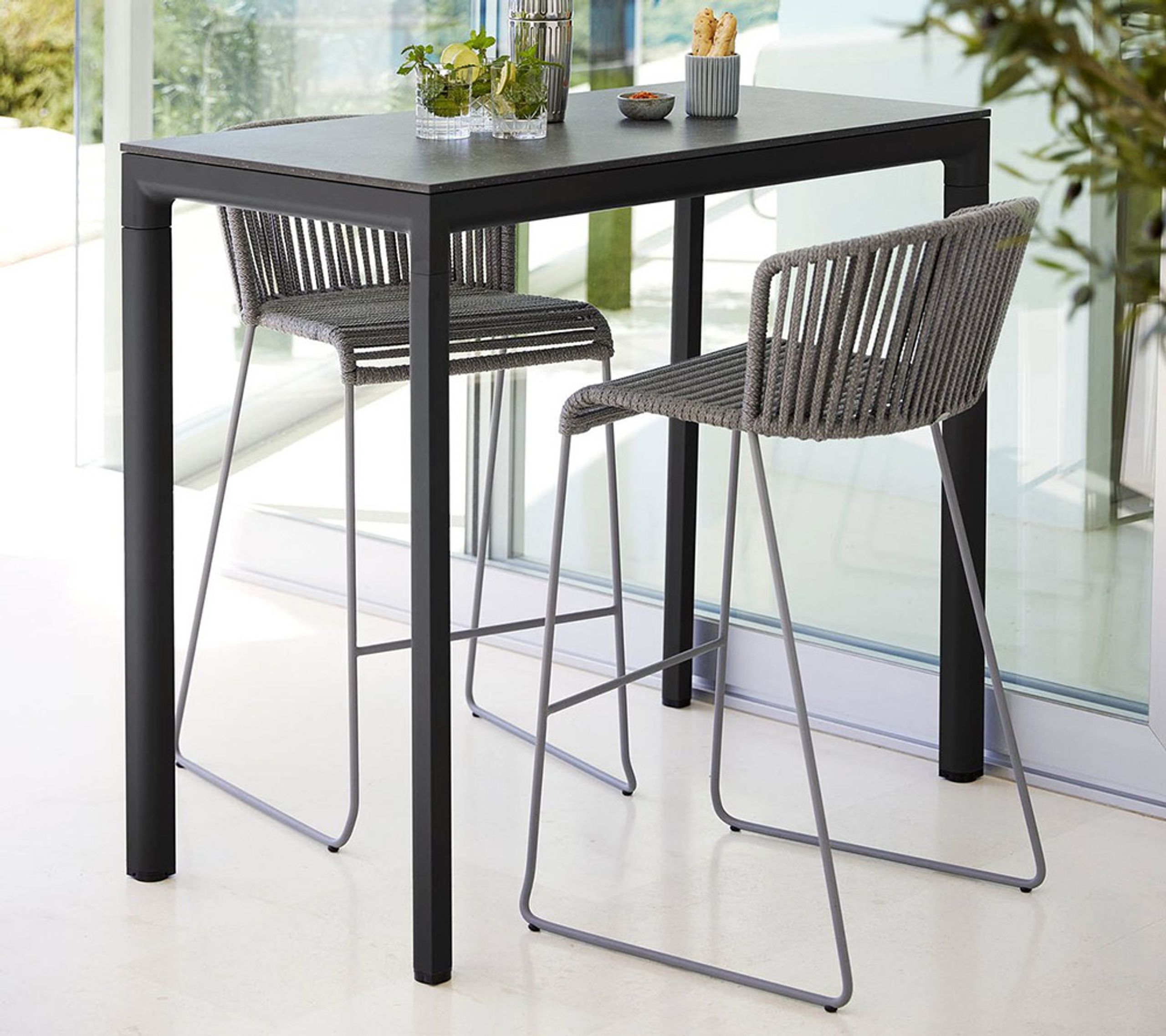 Cane-line - Mesa de jardim - Drop bar table - 130x70 - Frame: Light Grey Aluminum / Tabletop: Grey Fossil Ceramic