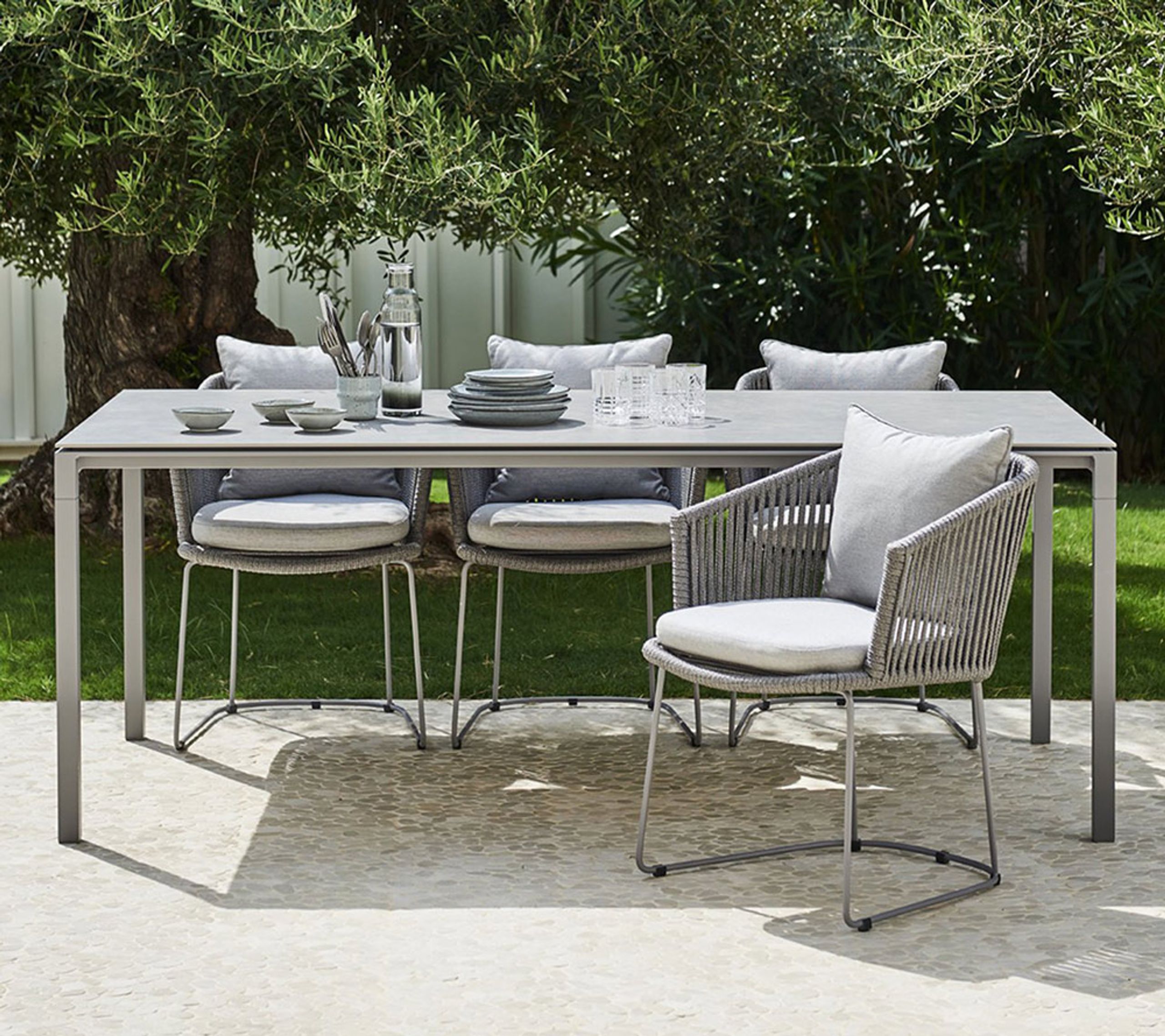 Cane-line - Mesa de jantar - Pure Table - 200x100 - Frame: White Aluminium / Tabletop: Nero Ceramic