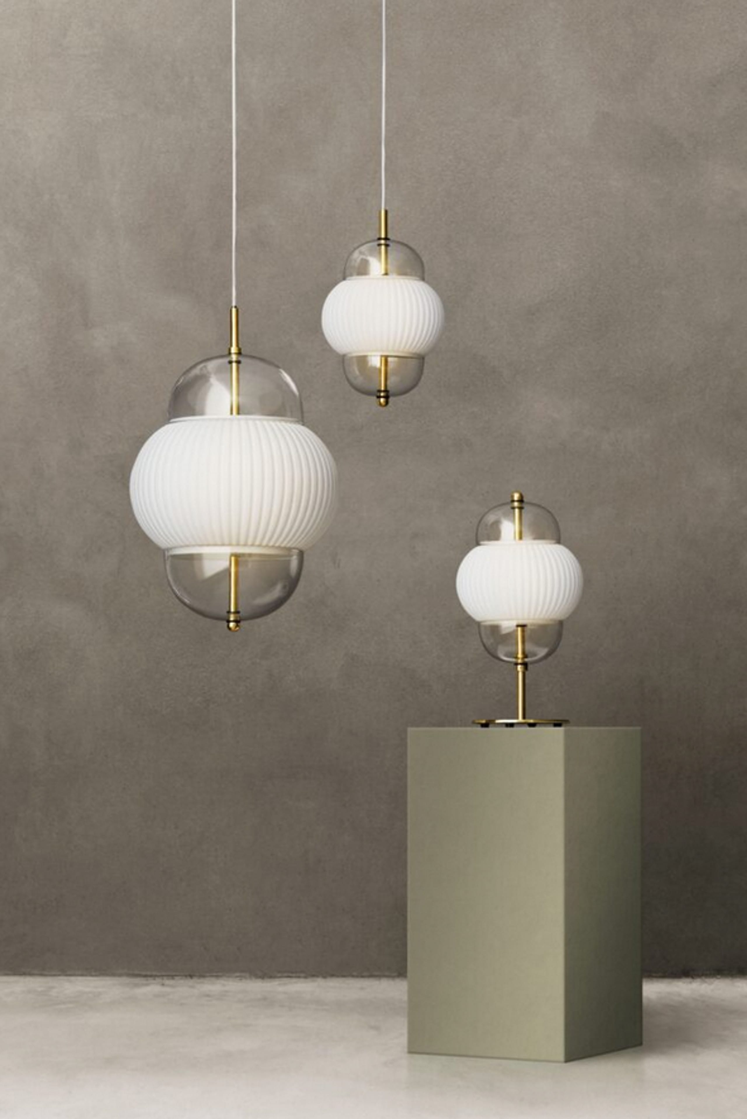 Design By Us - Bordlampe - Shahin Table Lamp - Brass/Opal