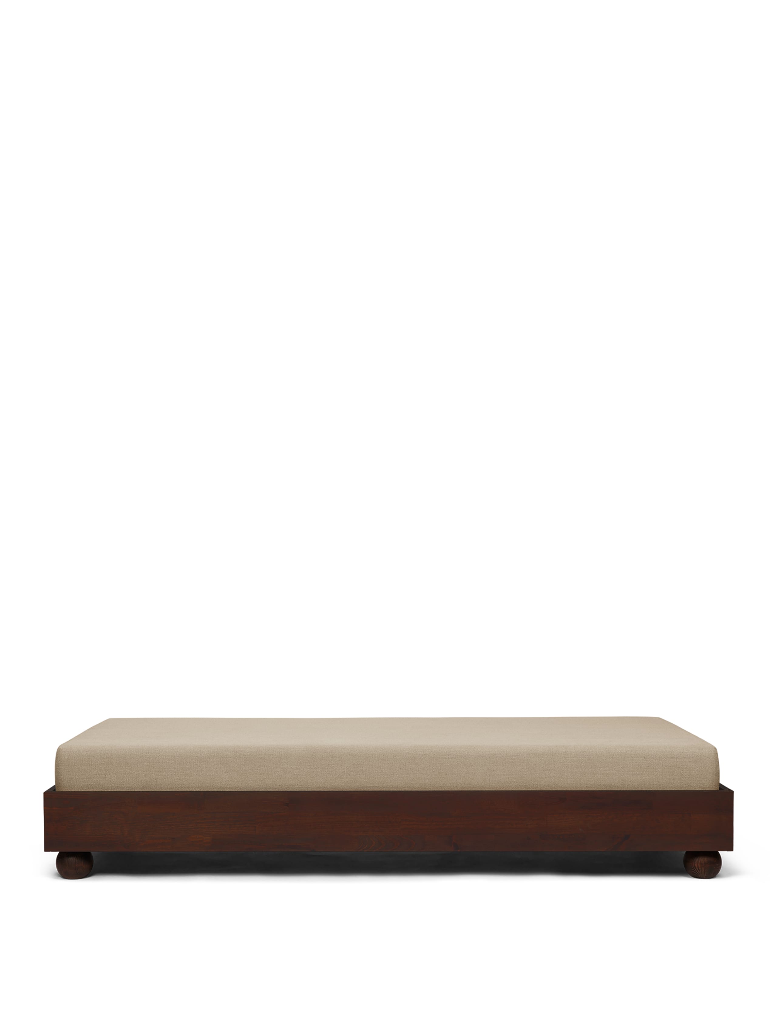 Ferm Living - A cama diurna - Rum Daybed - Rum Daybed Rich Linen - Dark Stained/Natural