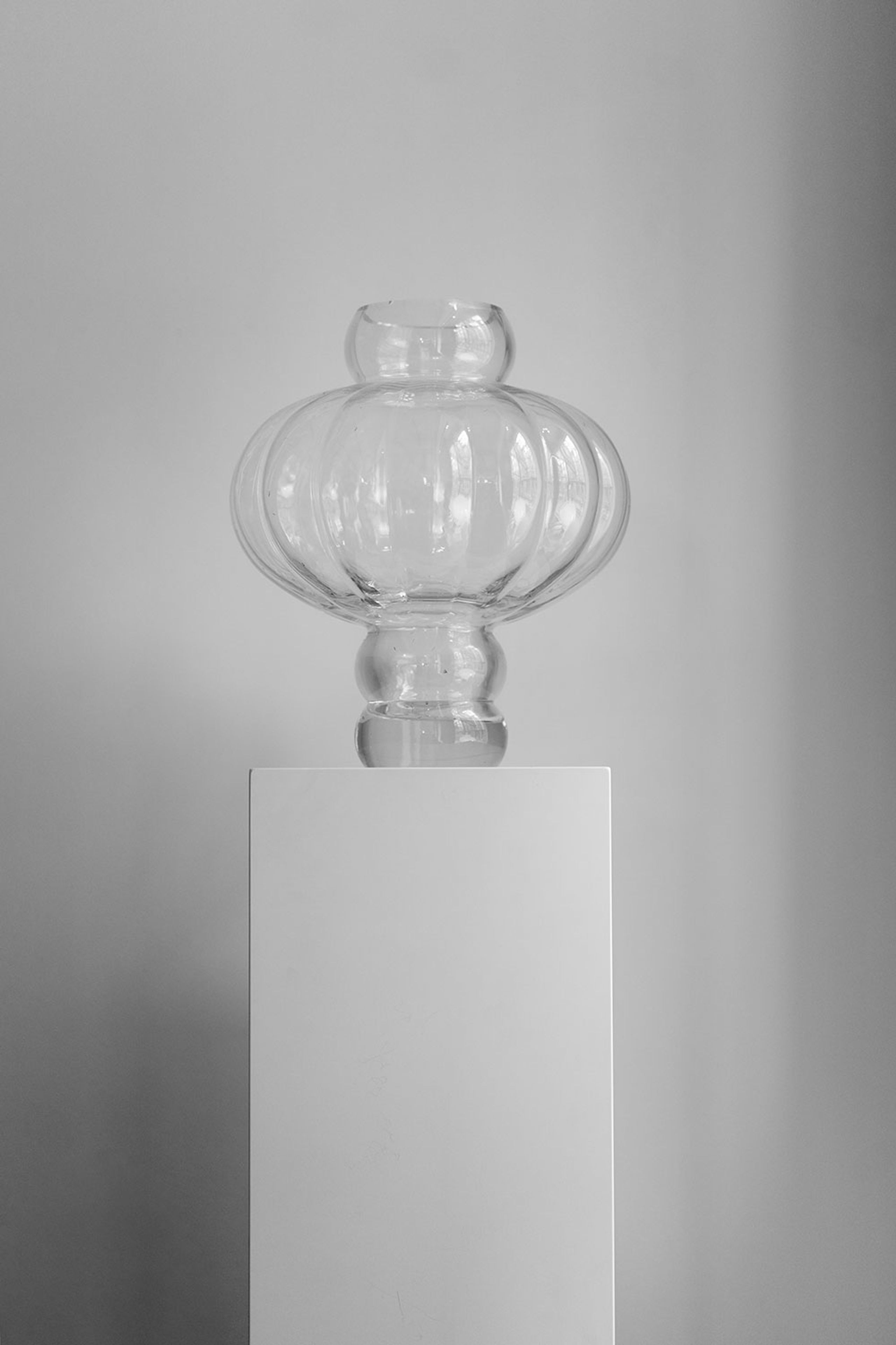 Louise Roe - Vase - Balloon Vase 03 - Clear
