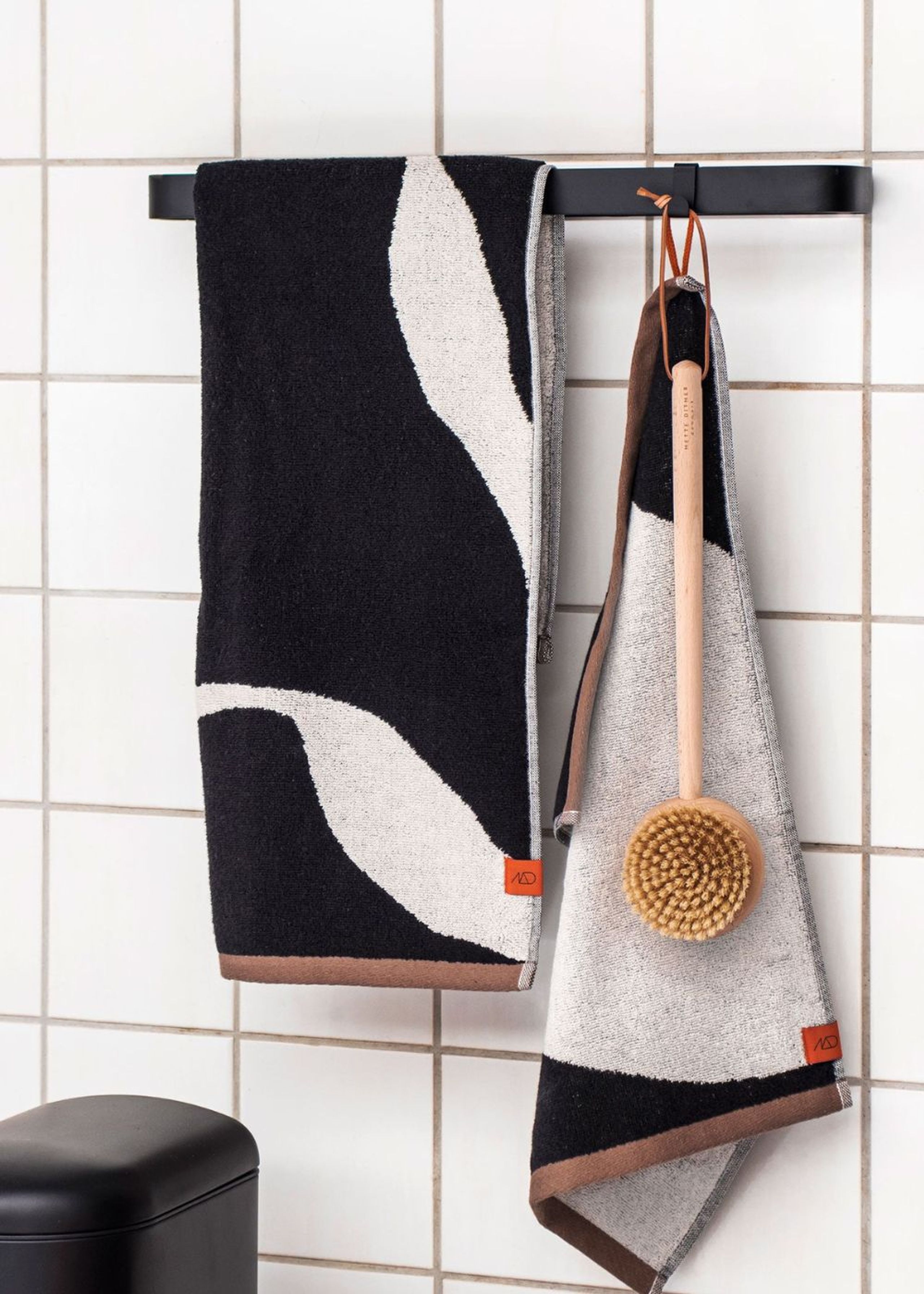 Mette Ditmer - Handtuch - NOVA ARTE Towel - 2-Pack - Black / Off-white