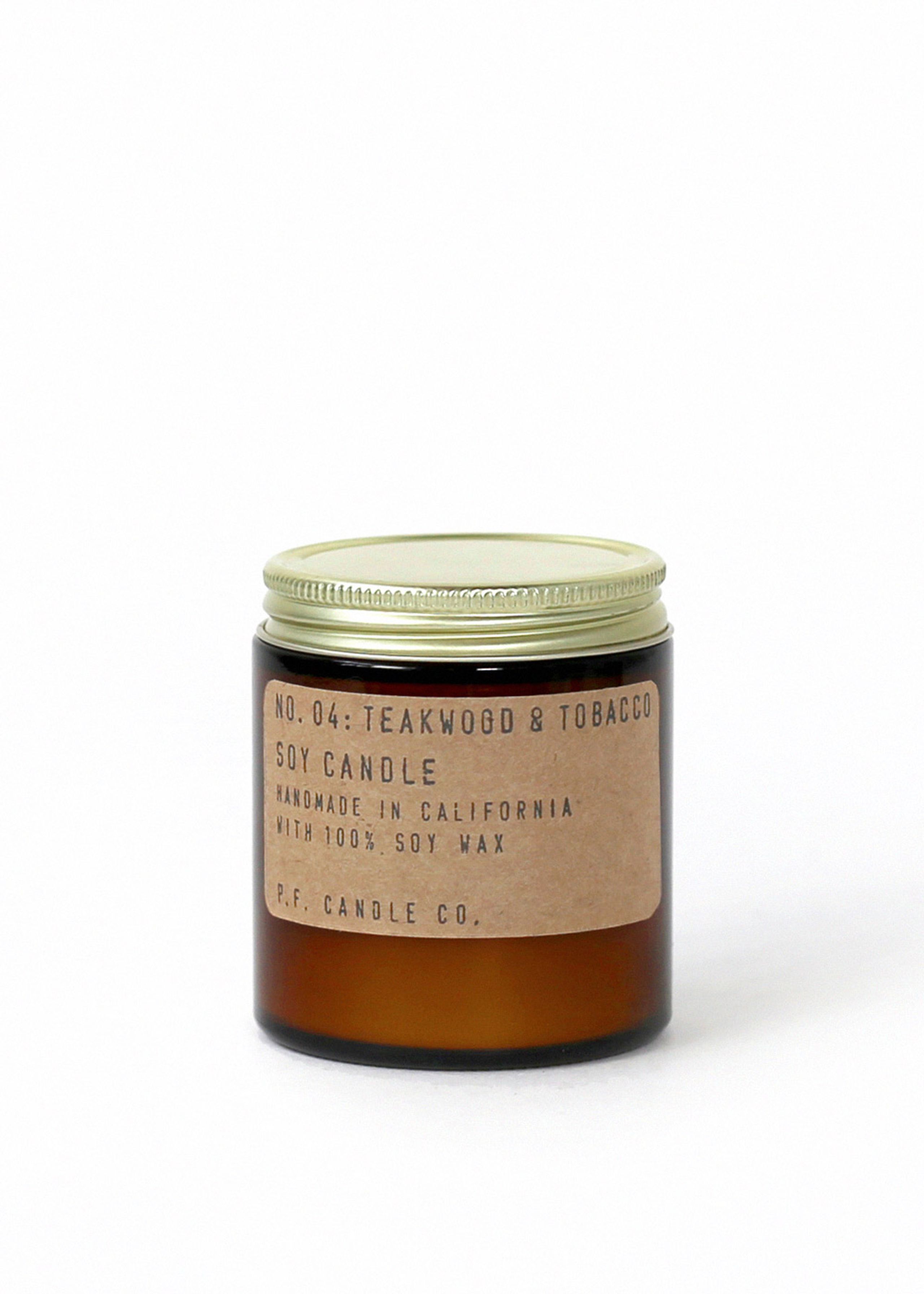 P.F. Candle Co. - Bougies parfumées - Classic Soy Candle - NO. 04 Teakwood & Tobacco / small