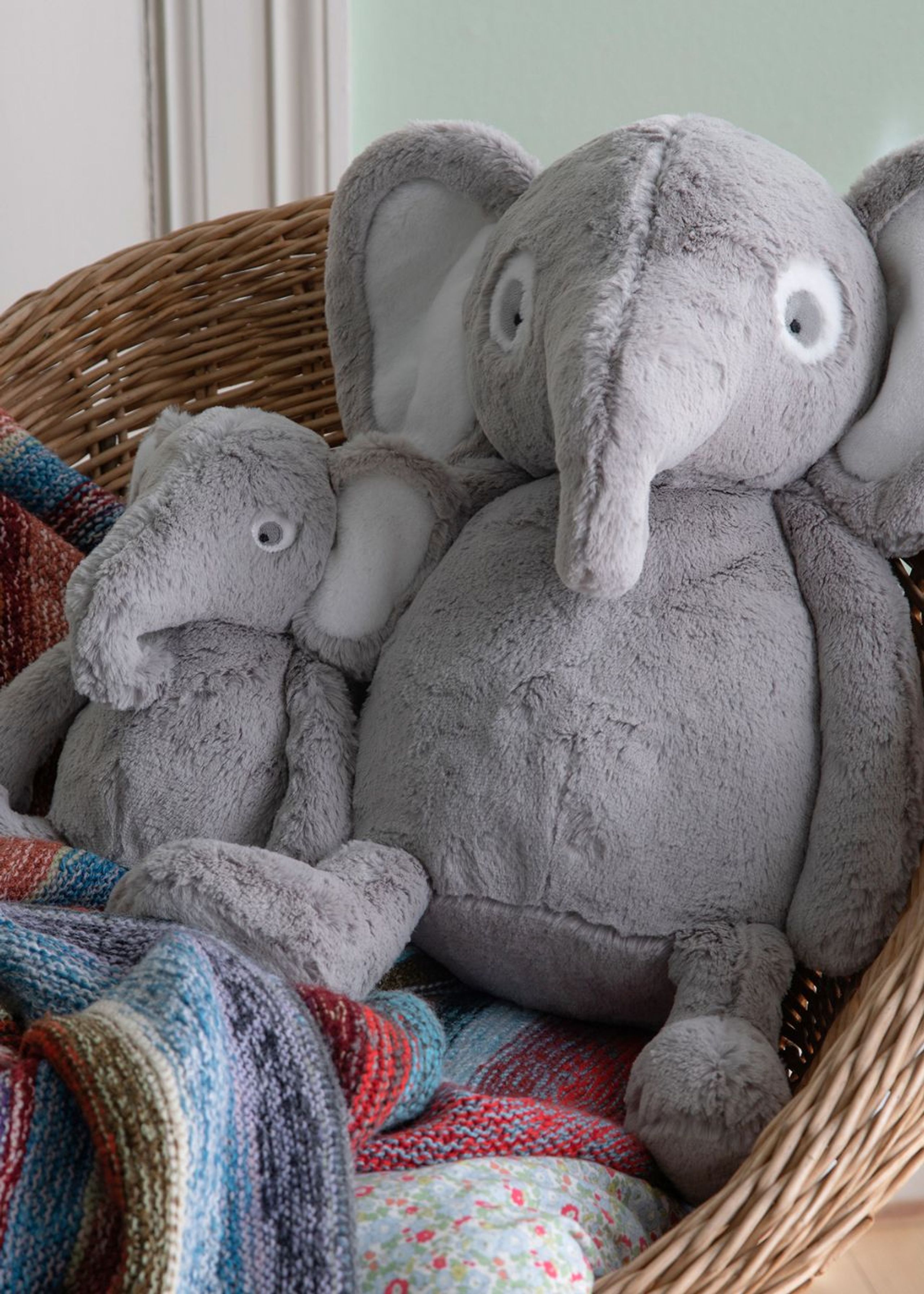 Sebra - Stuffed Animal - Soft Toy - Finley The Elephant - Finley the elephant - Small