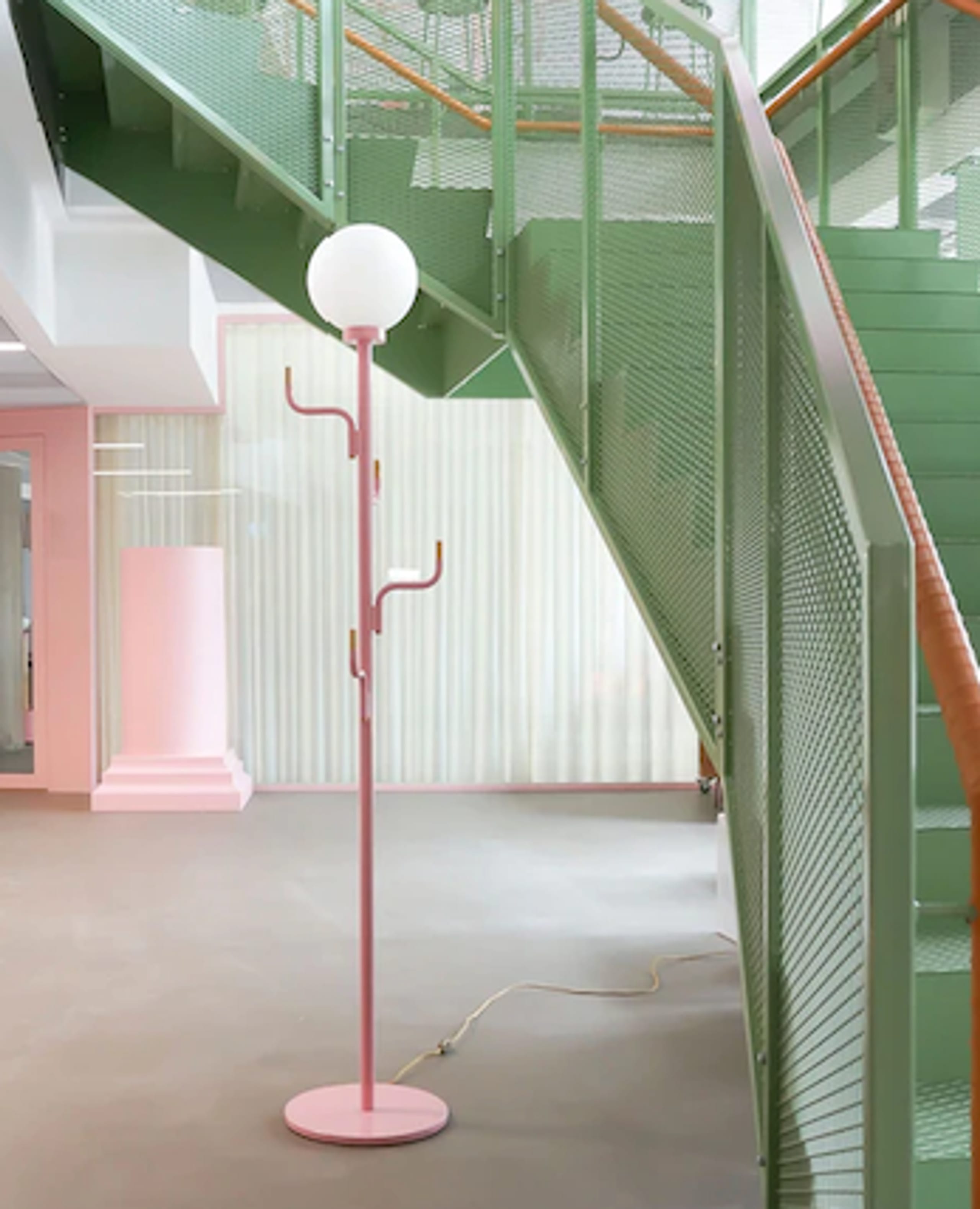 Swedish Ninja - Haken - Big Darling Floor Lamp With Hanger - Bubblegum Pink