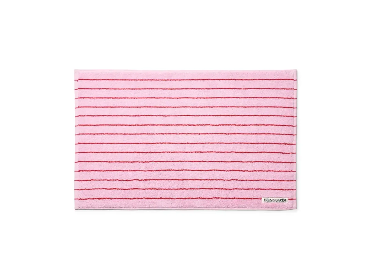 Produktfoto för Bongusta - Naram Bath Mat - Badmatta - baby pink & ski patrol red (thin stripe) - 50 x 80 cm