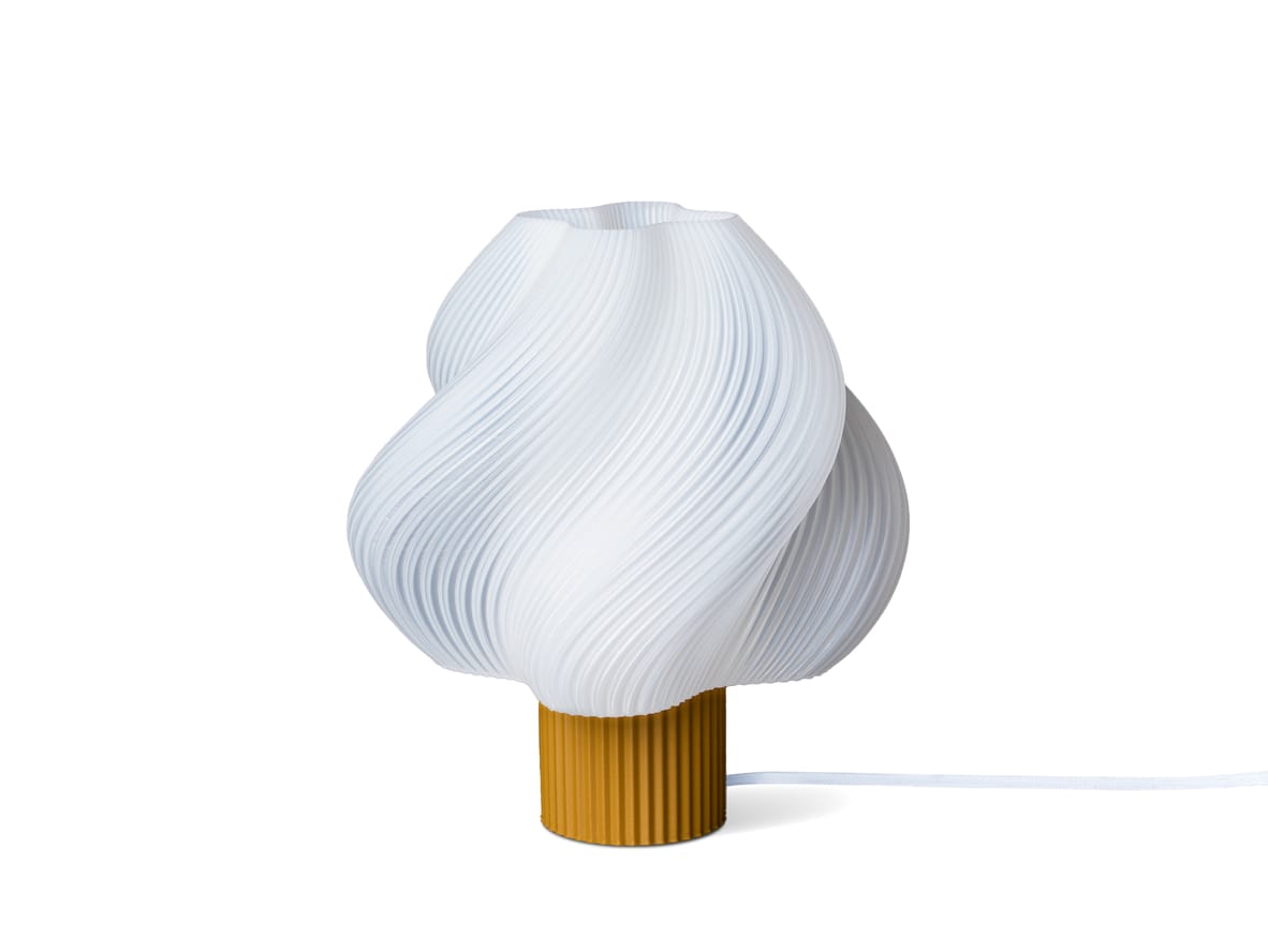 Crème Atelier – Soft Serve Table Lamp Grande – Bordslampa – Cloudberry – H: 34 cm W: 30 cm