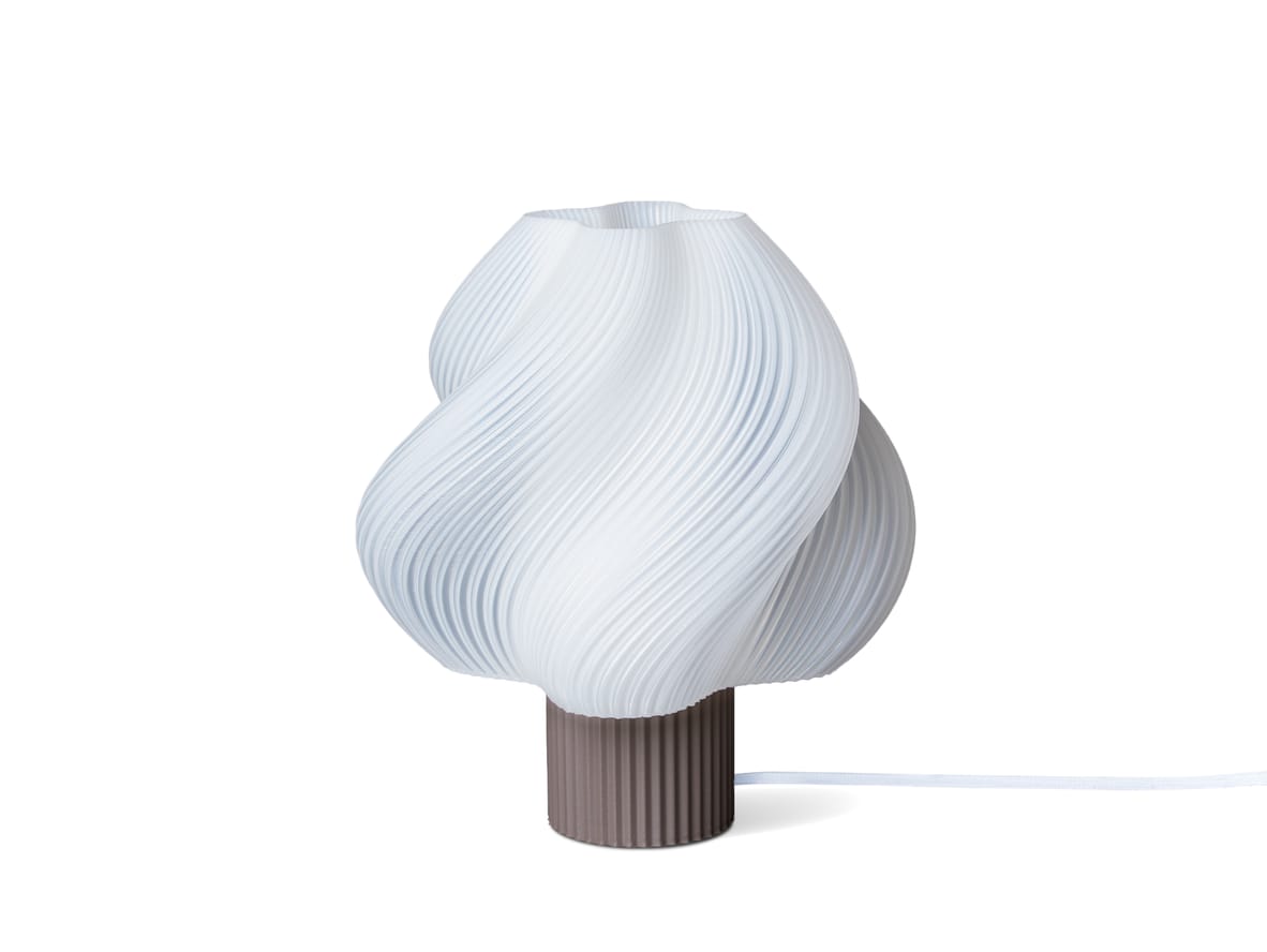 Crème Atelier – Soft Serve Table Lamp Grande – Bordslampa – Mocha – H: 34 cm W: 30 cm