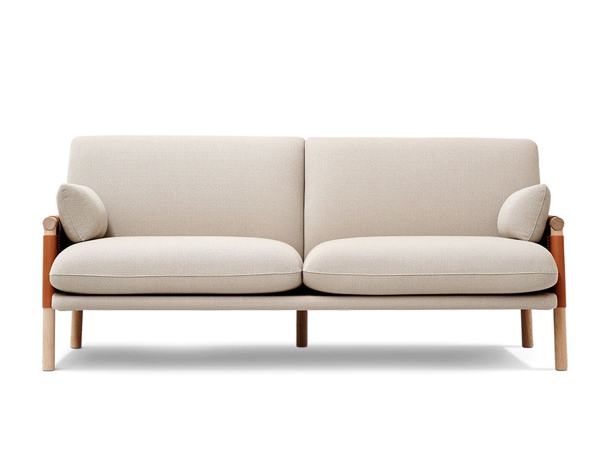 Fredericia Furniture - Savannah Sofa 8802 by Monica Förster - Soffa för 2 personer - Grand Linen Natural / Omni 307 Cognac / Light Oiled Oak - W180 x D84 x H80 x SH42 cm