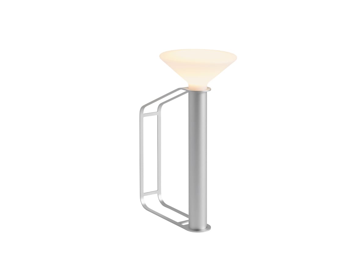 Muuto – Piton Portable Lamp – Bordslampa – Aluminium – H21,8 x W32,1 x D13,2 cm