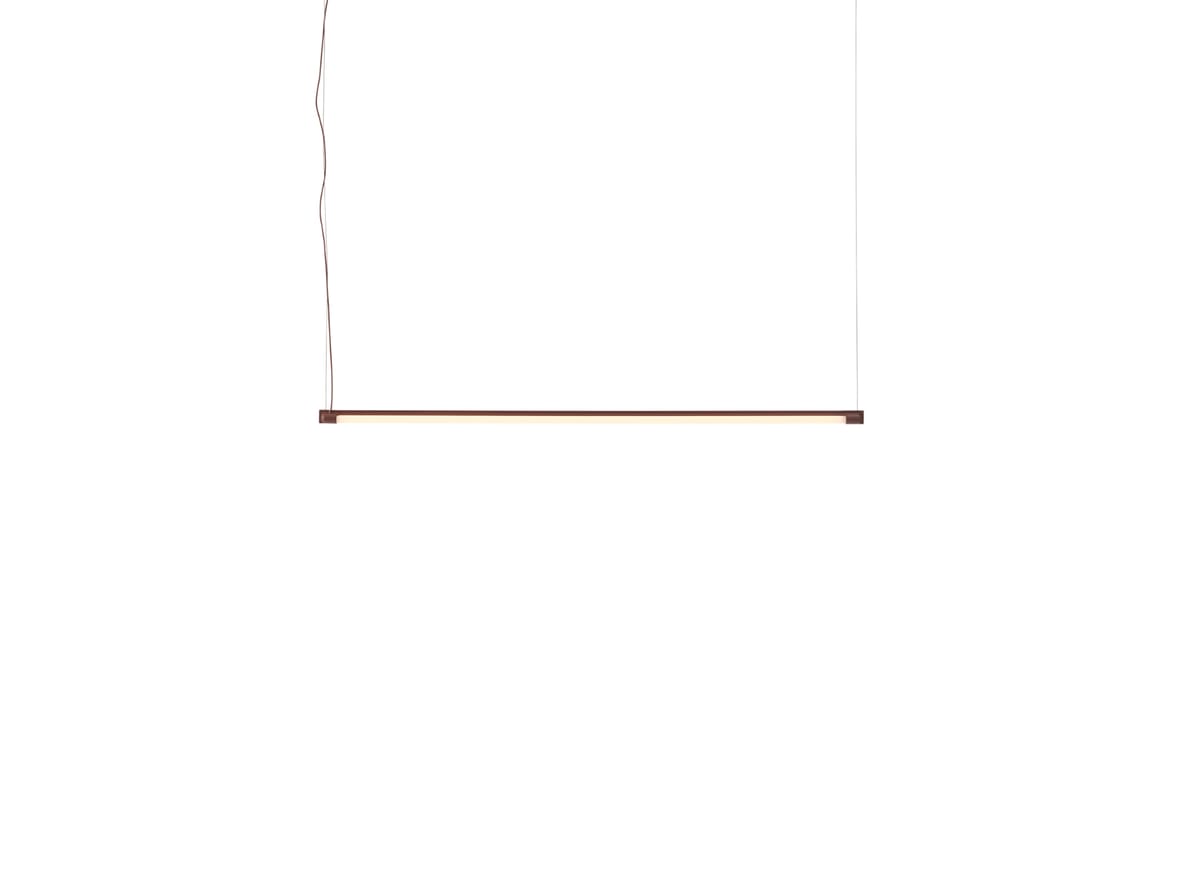 Muuto – Fine Suspension Lamp – Hängande lampa – Deep Red – H1,8 x W60 x D2,4 cm