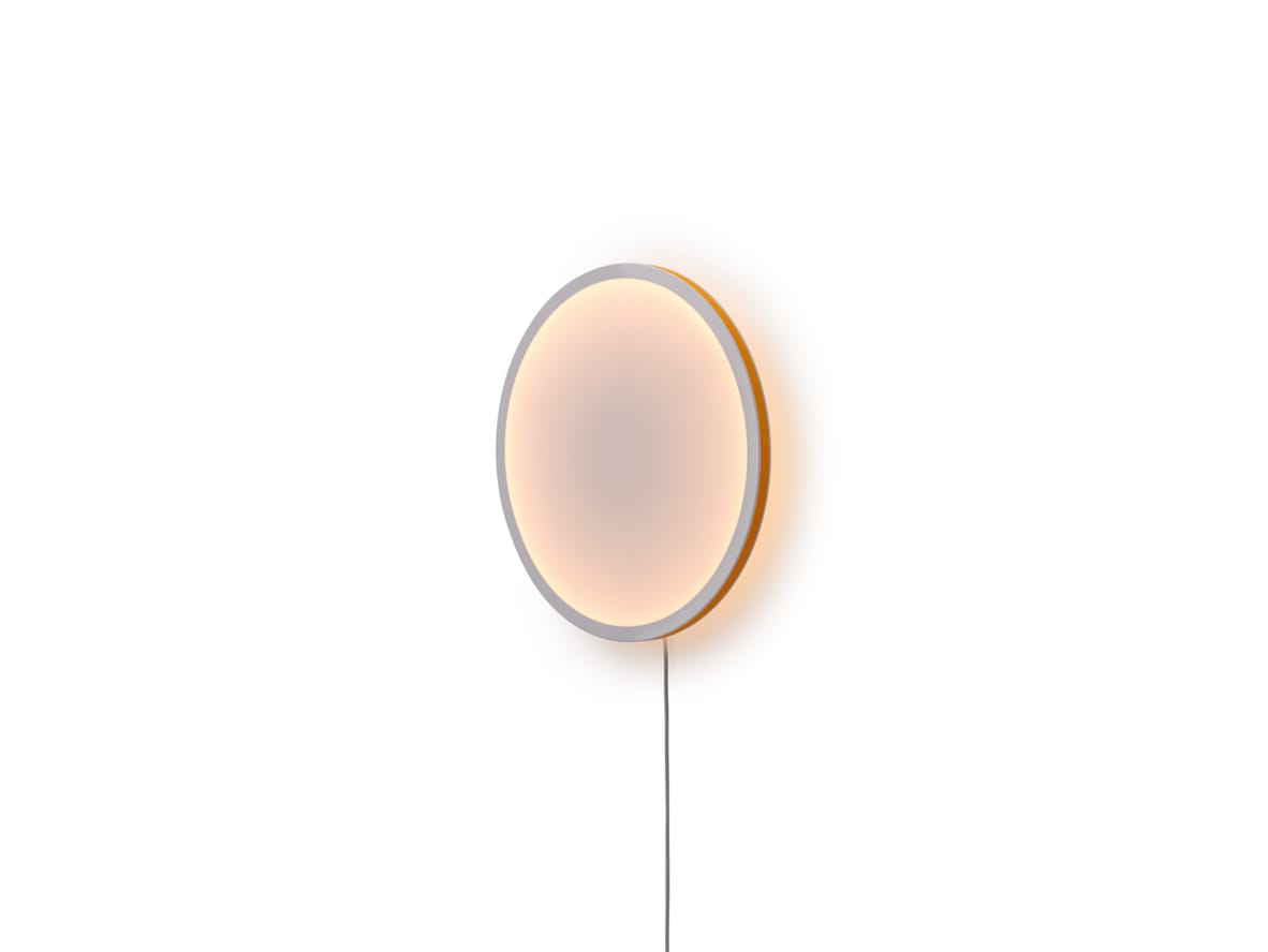 Muuto – Calm Wall Lamp Ø50 Touch Dim – Vägglampa – White/Orange – D7,25 x Ø50 cm