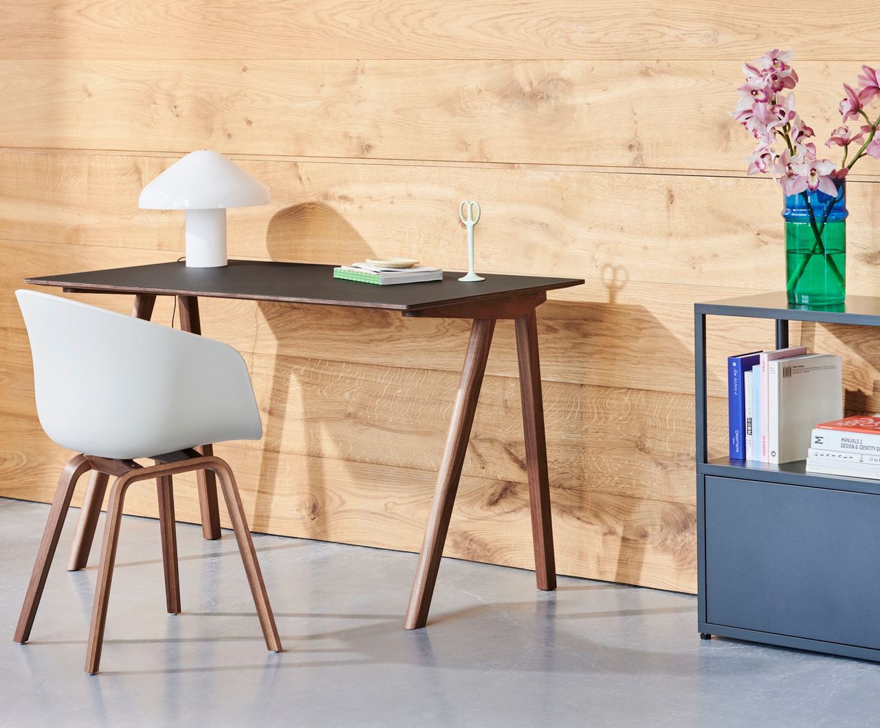 HAY - CPH 90 Desk - Desk - Walnut waster-Based Lacquered / Pebble Grey  Linoleum