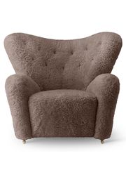 Fabric: Sheepskin Sahara / Frame: Smoked Oak