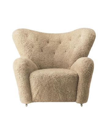 Audo Copenhagen - Fauteuil - The Tired Man with Footstool / By Flemming Lassen - Fabric: Sheepskin Honey / Base: Natural Oak