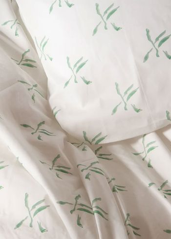 And now you sleep - Bed Sheet - Deep Sleep Bed Linen - Floating Leaves