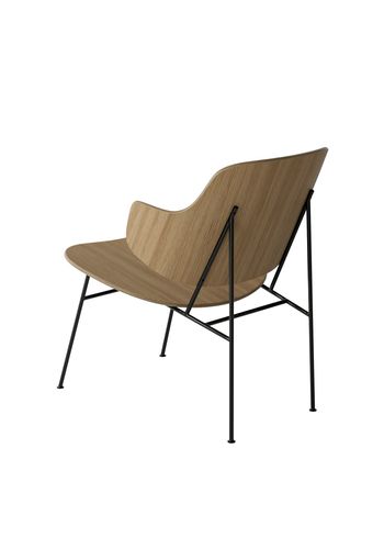 Audo Copenhagen - Kinderhanddoek - The Penguin Lounge Chair - Black steel base / Natural oak seat and back