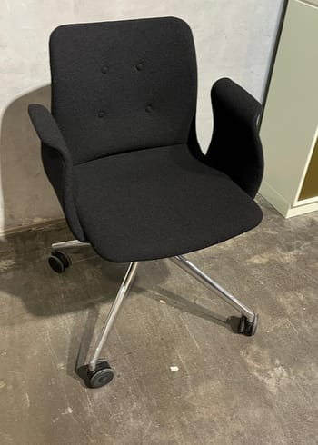 Bent Hansen - Toimistotuoli - Primum Chair Dynamic - Tummansininen Grain 60999 - Kromi pyörien kanssa