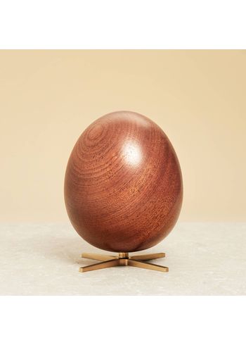 BrainChild - Figuur - Træfigur – Ægget Figuren – Mahogni – Messing fod - Mahogni