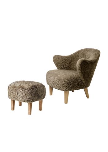 By Lassen - Lounge stoel - Ingeborg m/Fodskammel - Sheepskin / Sahara / Natural Oak