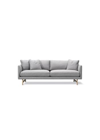 Fredericia Furniture - 2 persoonsbank - Calmo Sofa 95 5652 by Hugo Passos - Sunniva 242 / Lacquered Oak