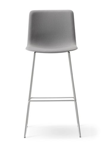Fredericia Furniture - Bar stool - Pato Sledge Barstool 4302 by Welling/Ludvik - Full Upholstery - Ruskin 13