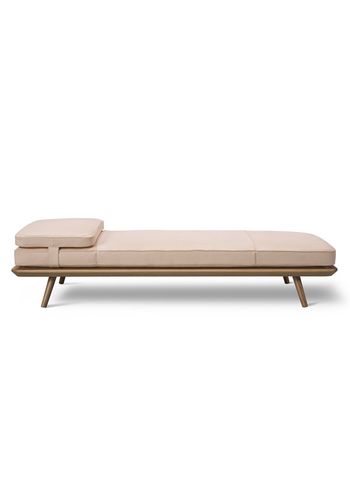 Fredericia Furniture - Daybed - Spine Lounge Suite Daybed 1700 by Space Copenhagen - Vegetal 90 Natural / Lacquered Oak