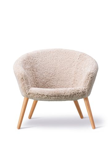 Fredericia Furniture - Fauteuil - Ditzel Lounge Chair 2631 by Nanna Ditzel - Sheepskin / Lacquered Oak