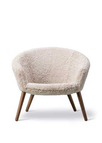 Fredericia Furniture - Fauteuil - Ditzel Lounge Chair 2631 by Nanna Ditzel - Sheepskin / Lacquered Walnut