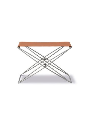 Fredericia Furniture - Banqueta - JG Folding Stool 6565 by Jørgen Gammelgaard - Max 95 Cognac / Brushed Stainless Steel