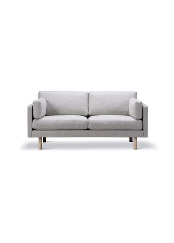 Fredericia Furniture - Sofá - EJ220 2-seater Sofa 2042 by Erik Jørgensen - Bardal 220 / Soaped Oak