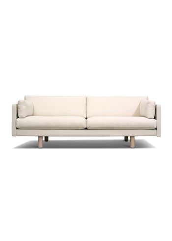 Fredericia Furniture - Kanapa - EJ220 2-seater Sofa 2052 by Erik Jørgensen - Linara 434 / Soaped Oak