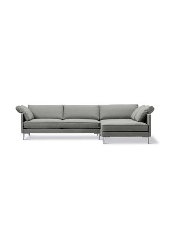Fredericia Furniture - Soffa - EJ295 Chaise Sofa 2955 by Erik Jørgensen Studio - Foss 142/Chrome