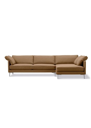 Fredericia Furniture - Sofá - EJ295 Chaise Sofa 2955 by Erik Jørgensen Studio - Foss 472/Chrome