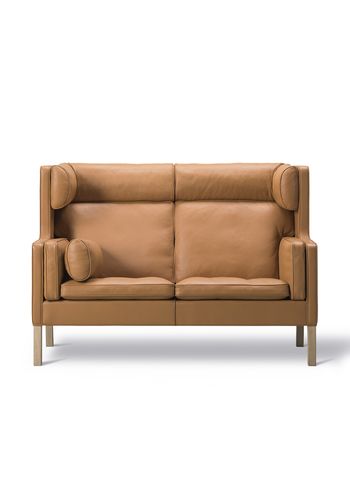 Fredericia Furniture - Sofa - Mogensen 2-Seater Coupé Sofa 2292 by Børge Mogensen - Primo 75 Cognac / Clear Lacquered Oak