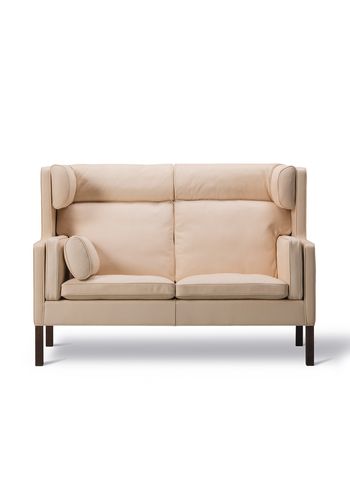 Fredericia Furniture - Sofa - Mogensen 2-Seater Coupé Sofa 2292 by Børge Mogensen - Vegeta 90 Natural / Oiled Walnut