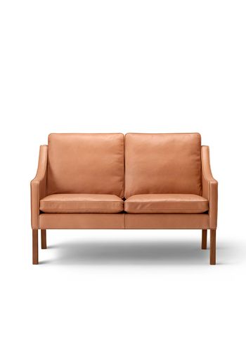 Fredericia Furniture - Canapé - Mogensen 2-Seater Sofa 2208 by Børge Mogensen - Max 95 Cognac / Oiled Walnut