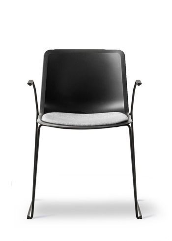 Fredericia Furniture - Chaise à manger - Pato Sledge Chair 4111 by Welling/Ludvik - Seat Upholstery - Black/Hallingdal 130