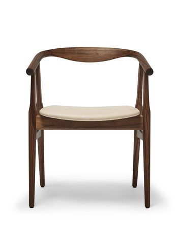 Getama - Dining chair - GE525 The U-Chair by Hans J. Wegner - Oiled Walnut / Vegetal 90 Natural