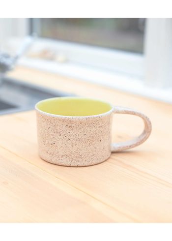 KRAKI Ceramics - Cópia - Mug with big handle - Solskin