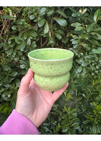 KRAKI Ceramics - Cópia - Curvy cup - Lime