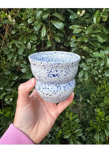 KRAKI Ceramics - Kopioi - Curvy cup - Snefnug
