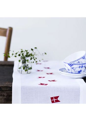 Langkilde & Søn - Tablecloth - Bordløber Med Dannebrog - Hvid