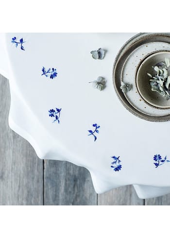 Langkilde & Søn - Tablecloth - Dug med Blå Blomst - White/Blue