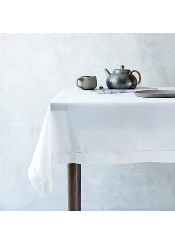 Langkilde & Søn - Tablecloth - Hvid stofdug med hulsøm - White