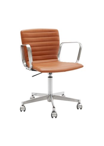 Magnus Olesen - Chaise de bureau - Butterfly Swivel w/armrest - Frame: Polished aluminum / Full upholstery: Hero 42528 cognac, channel stitching