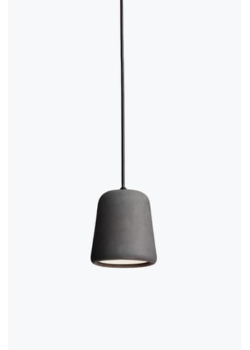 New Works - Lampe - Material Pendant w. Black Fitting - Mørke grå cement